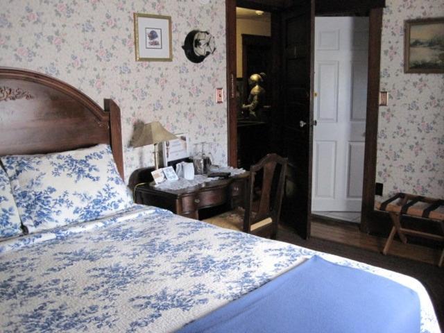 Colonial Charm Inn Bed&Breakfast Charlottetown Exterior foto